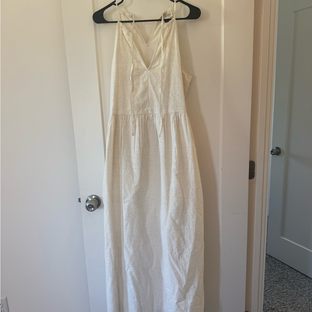 NWOT Universal Thread White Sleeveless Halter Maxi Dress